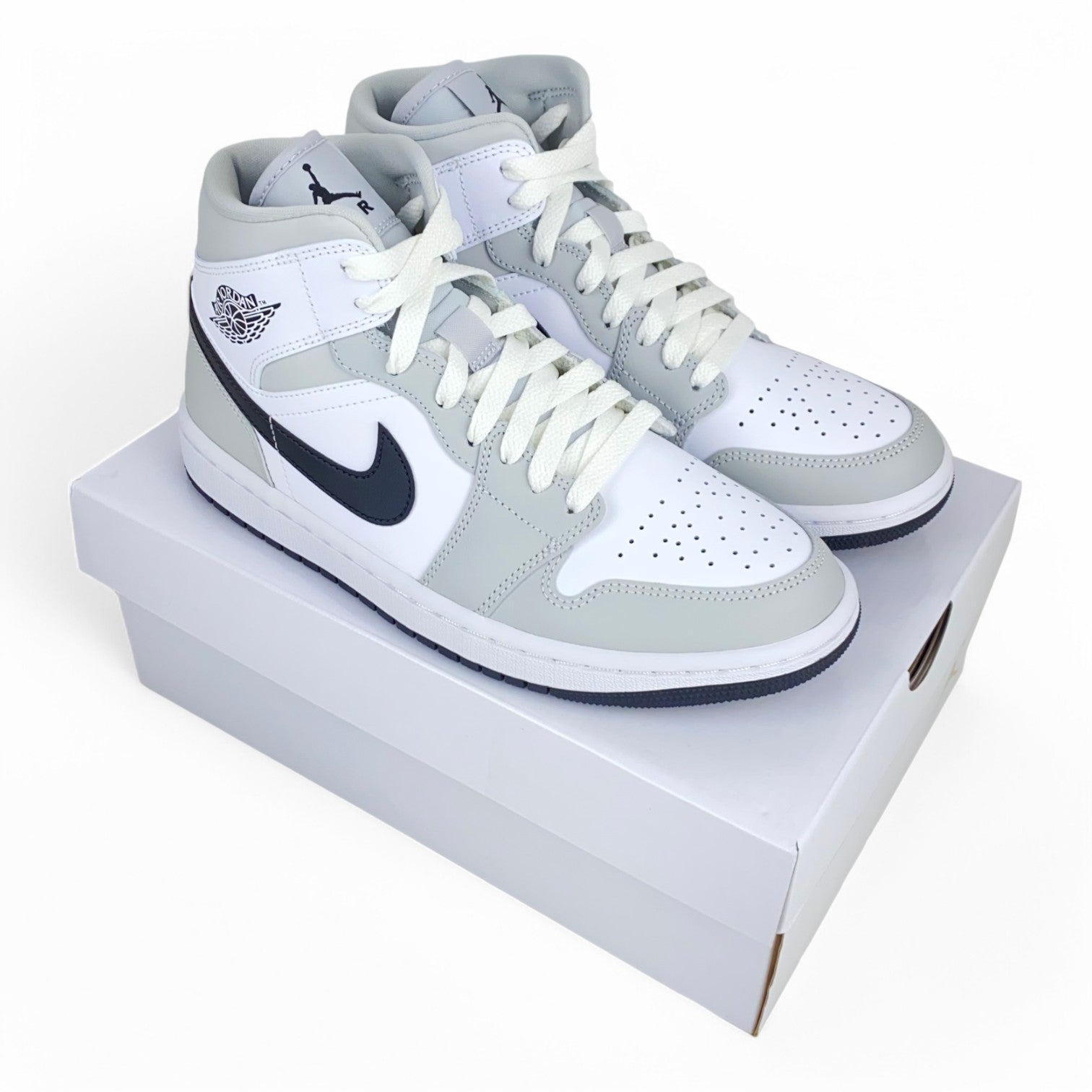 Air Jordan 1 Mid 'Light Smoke Grey'