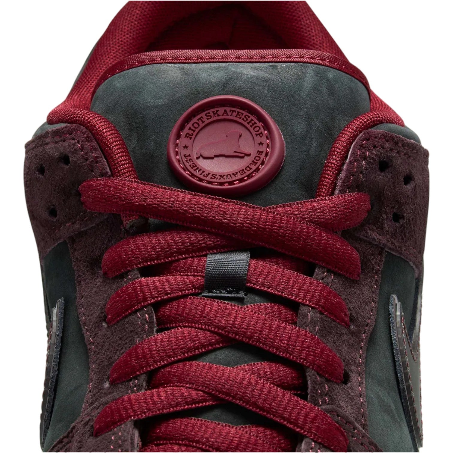 Nike SB Dunk Low Riot Skateshop (Special Box)