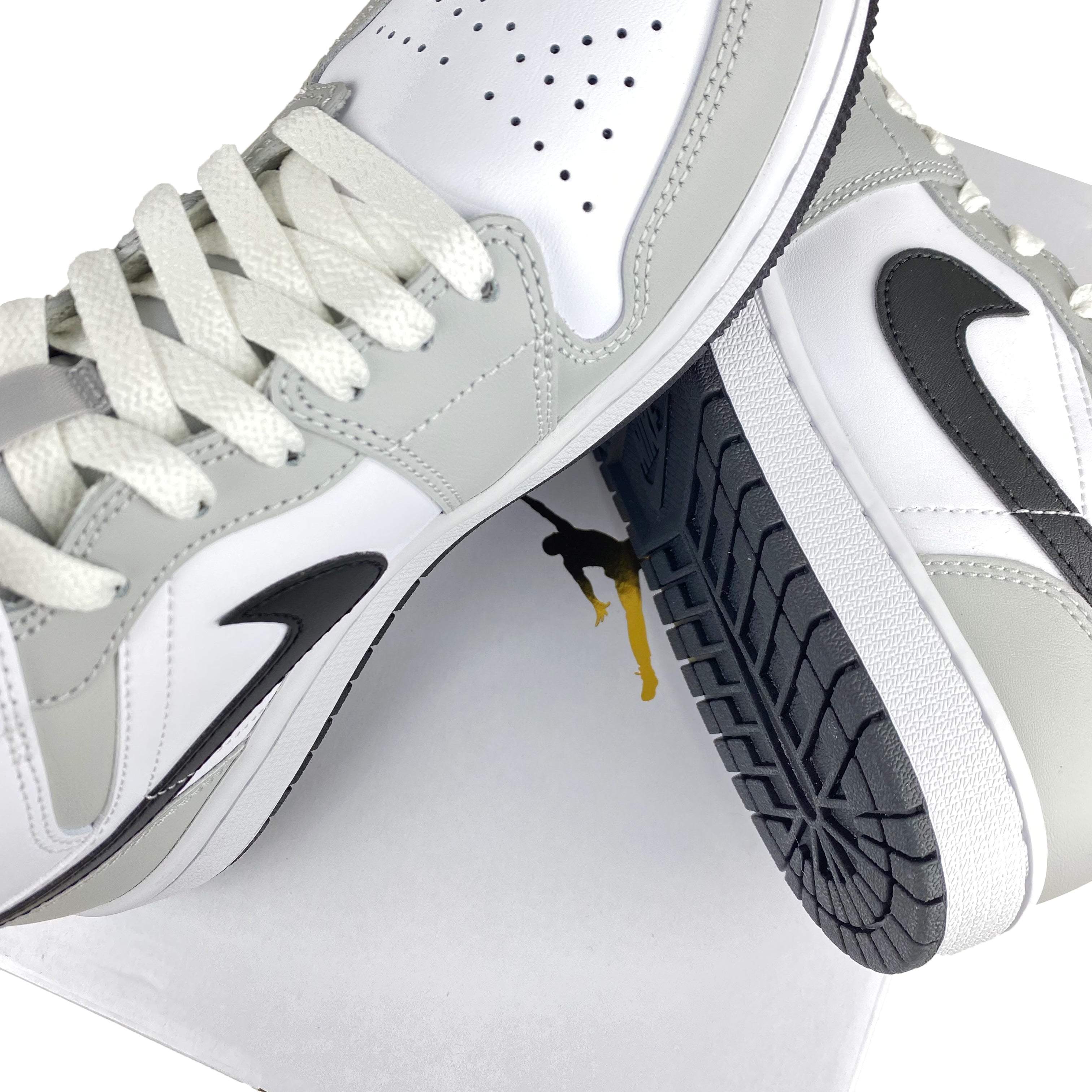 Air Jordan 1 Mid 'Light Smoke Grey'